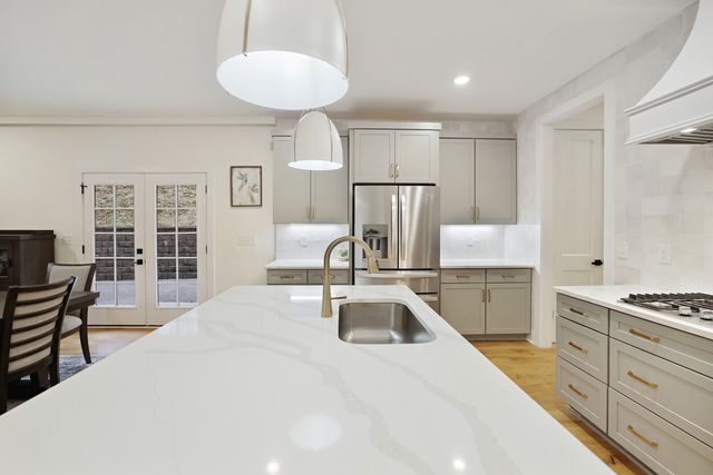 7674 Sawyer Brown Rd, Nashville, TN 37221