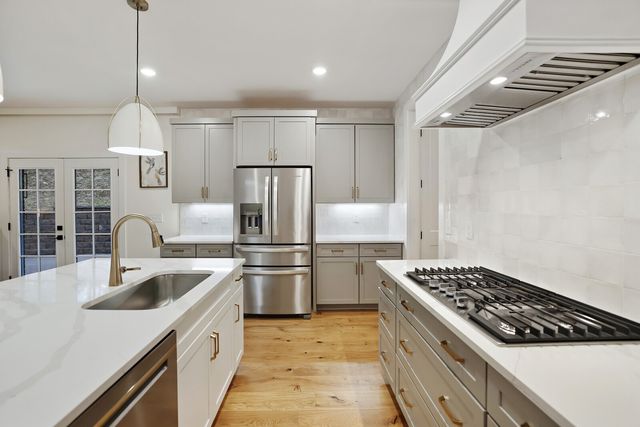 7674 Sawyer Brown Rd, Nashville, TN 37221