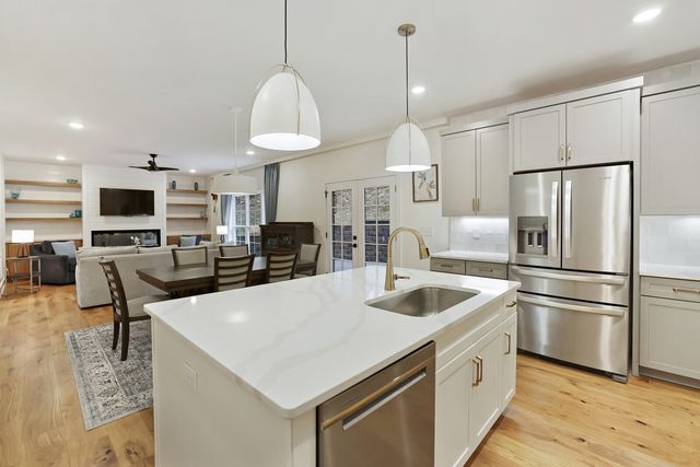 7674 Sawyer Brown Rd, Nashville, TN 37221