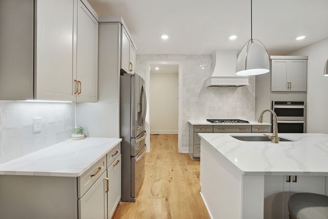 7674 Sawyer Brown Rd, Nashville, TN 37221