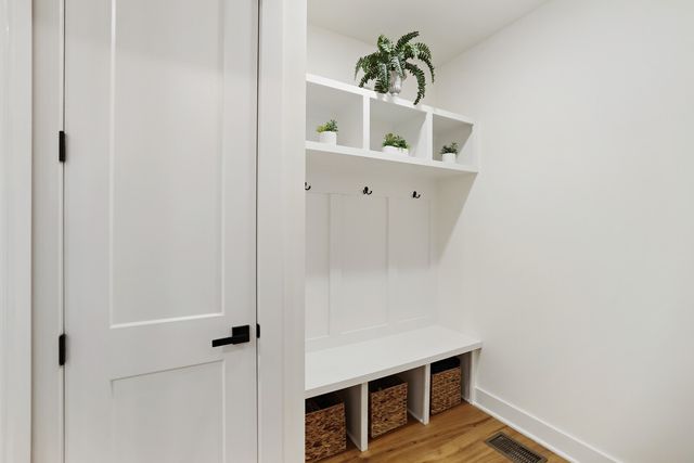 7674 Sawyer Brown Rd, Nashville, TN 37221