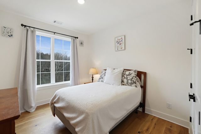 7674 Sawyer Brown Rd, Nashville, TN 37221