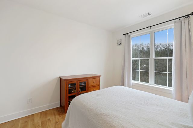 7674 Sawyer Brown Rd, Nashville, TN 37221