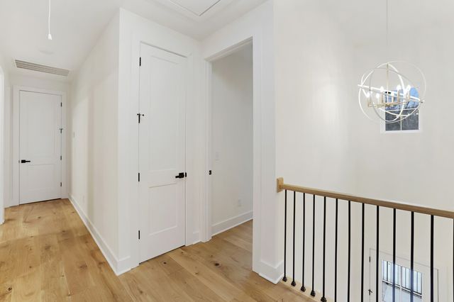 7674 Sawyer Brown Rd, Nashville, TN 37221