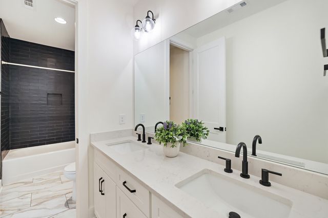 7674 Sawyer Brown Rd, Nashville, TN 37221