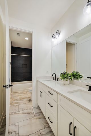 7674 Sawyer Brown Rd, Nashville, TN 37221