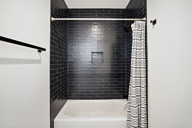 7674 Sawyer Brown Rd, Nashville, TN 37221