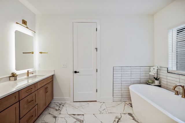 7674 Sawyer Brown Rd, Nashville, TN 37221