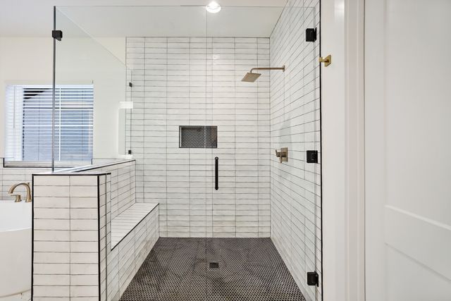 7674 Sawyer Brown Rd, Nashville, TN 37221