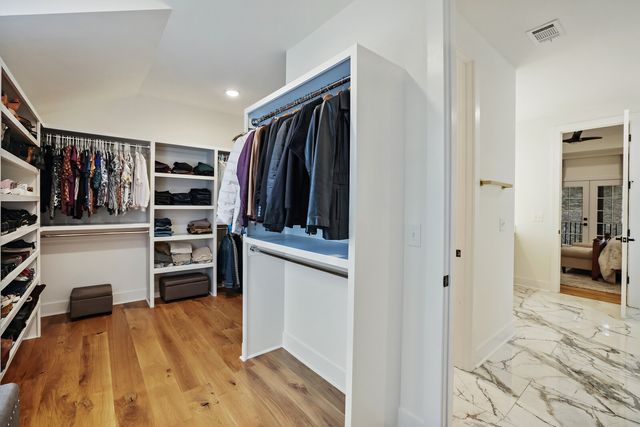 7674 Sawyer Brown Rd, Nashville, TN 37221