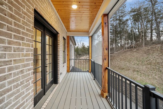 7674 Sawyer Brown Rd, Nashville, TN 37221