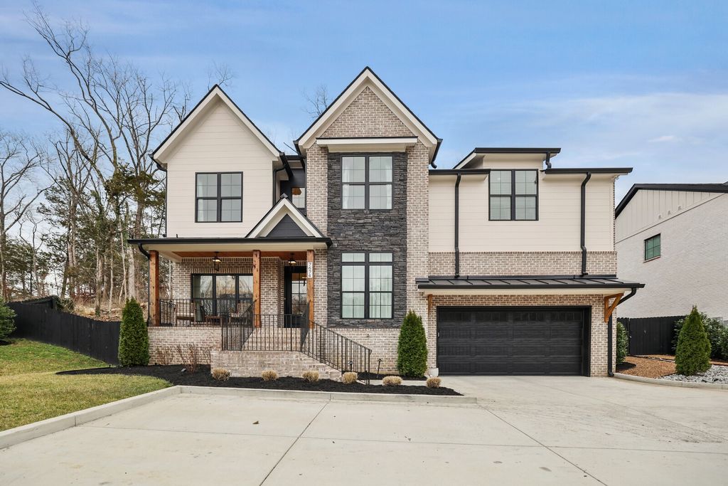 7674 Sawyer Brown Rd, Nashville, TN 37221