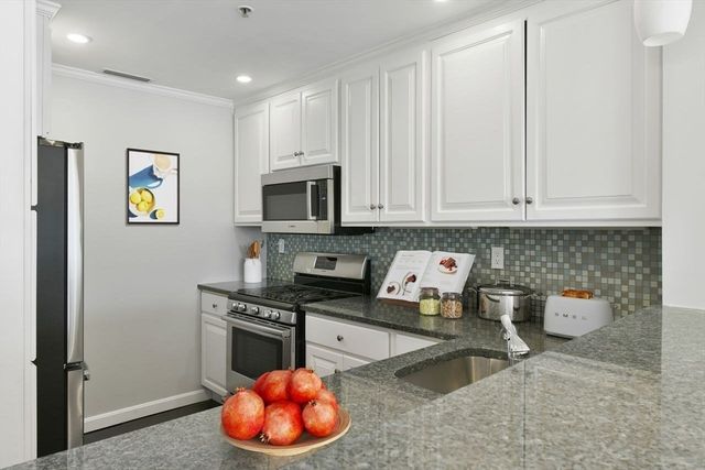 6 Canal Park 705, Cambridge, MA 02141