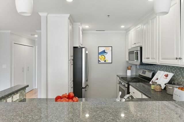 6 Canal Park 705, Cambridge, MA 02141