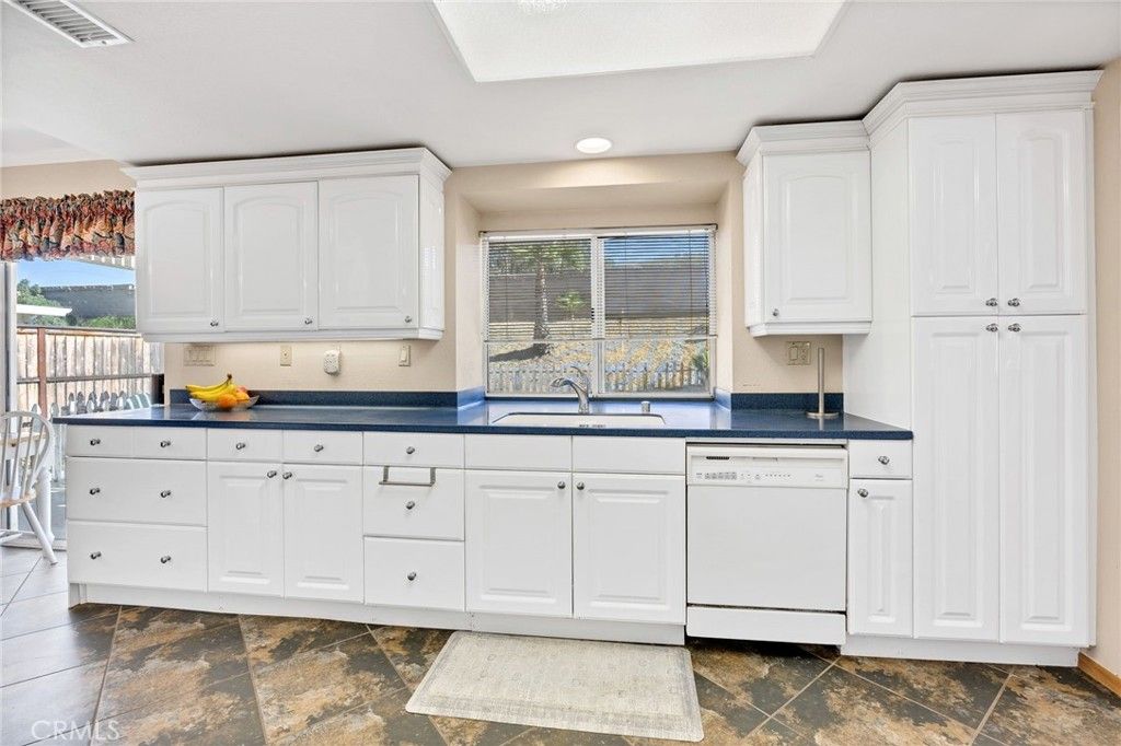 Image 12 of property listing at 25300 Corte Sombrero, Murrieta, CA 92563