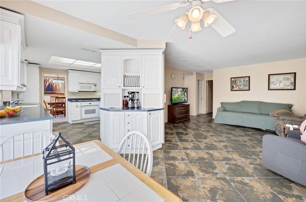 Image 16 of property listing at 25300 Corte Sombrero, Murrieta, CA 92563