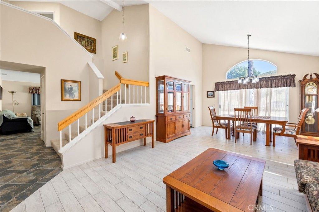 Image 6 of property listing at 25300 Corte Sombrero, Murrieta, CA 92563