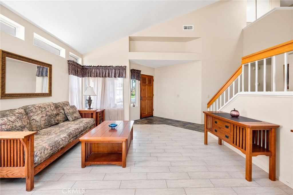 Image 7 of property listing at 25300 Corte Sombrero, Murrieta, CA 92563