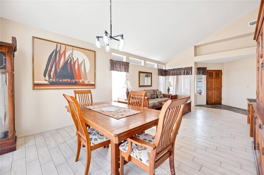 Image 8 of property listing at 25300 Corte Sombrero, Murrieta, CA 92563