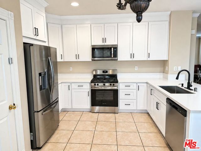 17886 Robusta Drive, Riverside, CA 92503