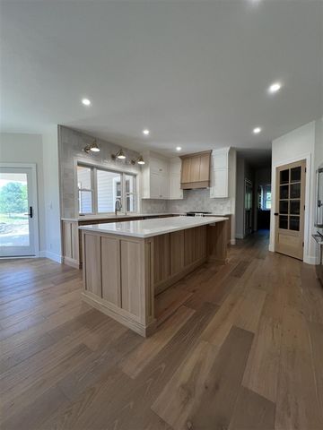 62333 John Henry Drive, Ray, MI 48096