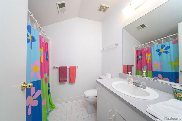 2090 Pleasant Drive, Commerce Twp, MI 48390