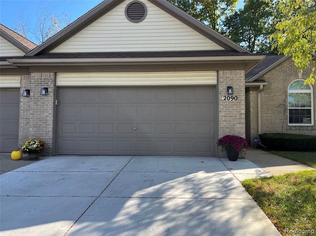 2090 Pleasant Drive, Commerce Twp, MI 48390