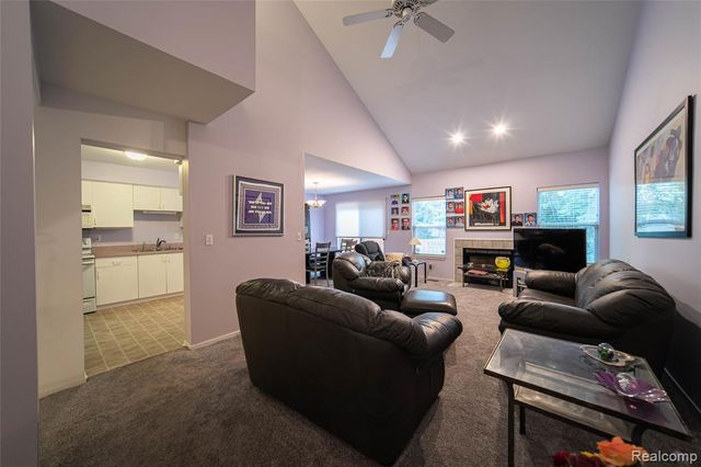 2090 Pleasant Drive, Commerce Twp, MI 48390