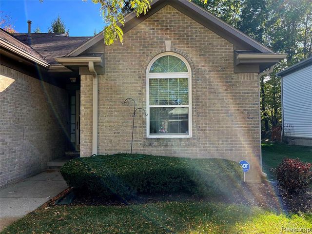 2090 Pleasant Drive, Commerce Twp, MI 48390