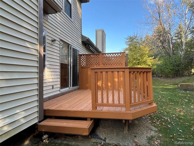 2090 Pleasant Drive, Commerce Twp, MI 48390