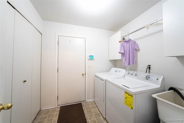 2090 Pleasant Drive, Commerce Twp, MI 48390