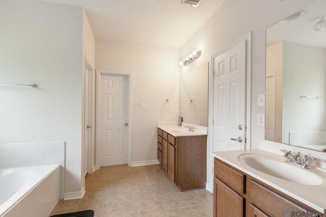 26526 Acadia Ct, Denham Springs, LA 70726