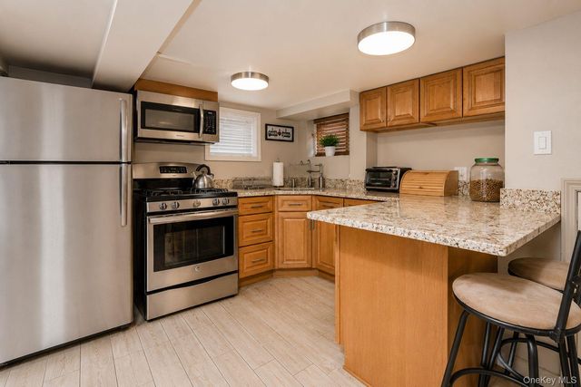 2118 W 7th Street, Brooklyn, NY 11223