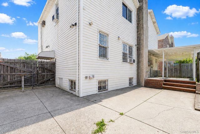 2118 W 7th Street, Brooklyn, NY 11223