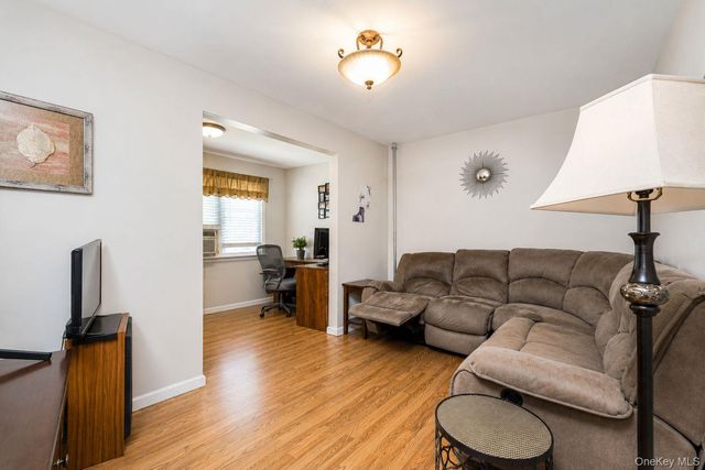 2118 W 7th Street, Brooklyn, NY 11223