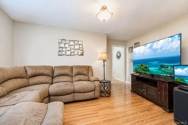 2118 W 7th Street, Brooklyn, NY 11223