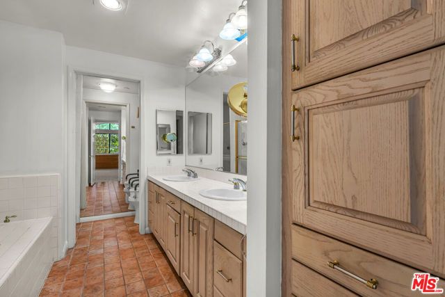 200 N Swall Drive 313, Beverly Hills, CA 90211