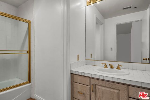 200 N Swall Drive 313, Beverly Hills, CA 90211