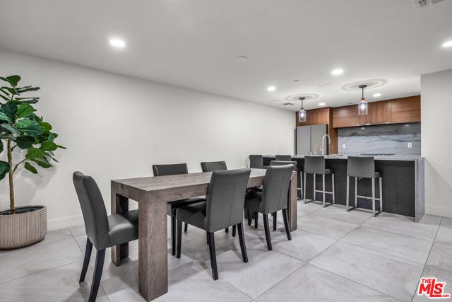 200 N Swall Drive 313, Beverly Hills, CA 90211