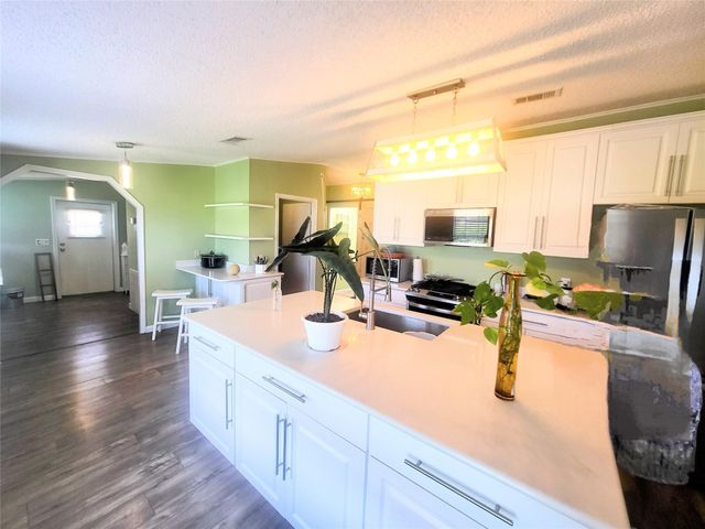 17120 NW 38th Avenue, Okeechobee, FL 34972