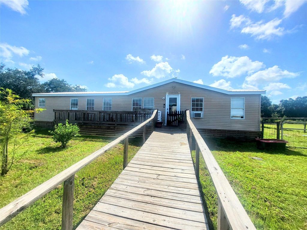 17120 NW 38th Avenue, Okeechobee, FL 34972