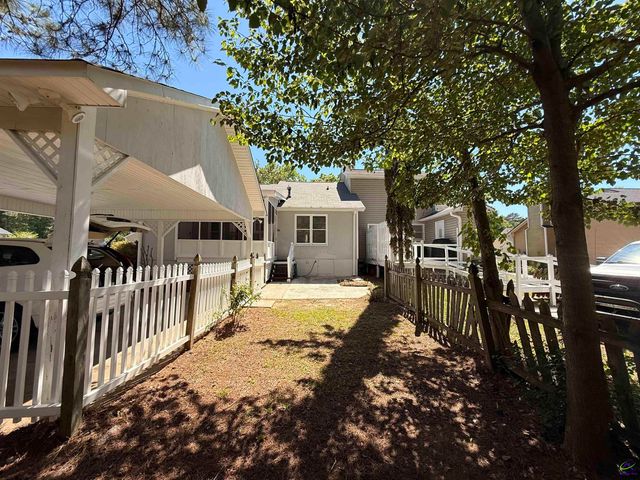 100 Embassy Court, Macon, GA 31210