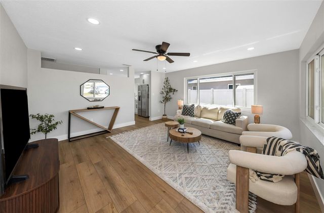 5744 17TH AVENUE N, St Petersburg, FL 33710