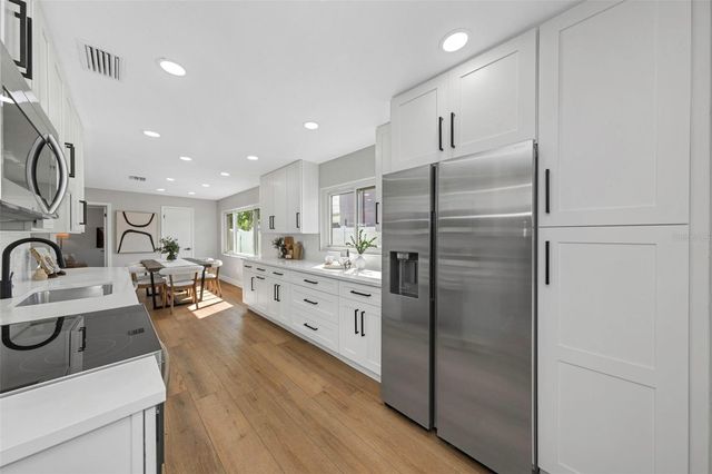 5744 17TH AVENUE N, St Petersburg, FL 33710