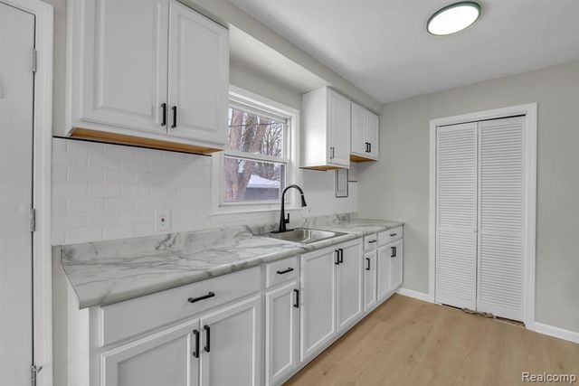 17205 Anne Avenue, Allen Park, MI 48101