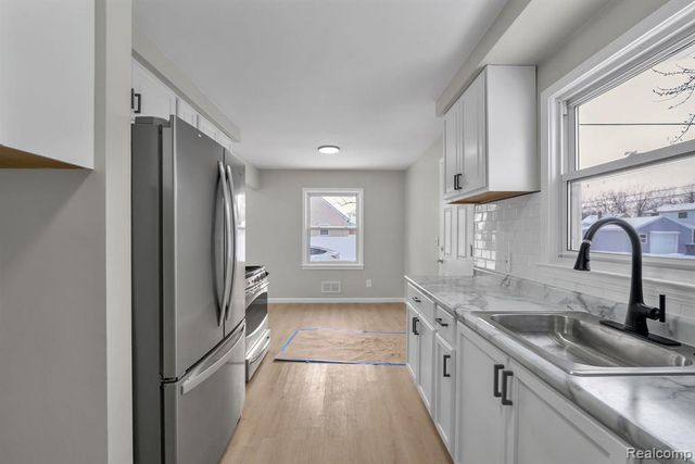 17205 Anne Avenue, Allen Park, MI 48101