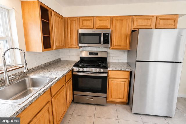 46 E UNION ST, Burlington, NJ 08016