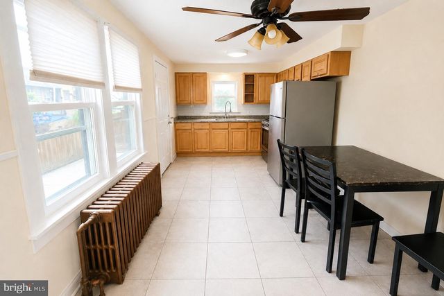46 E UNION ST, Burlington, NJ 08016