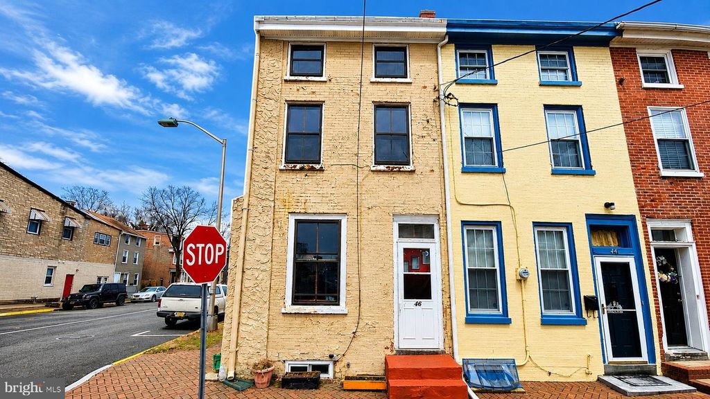 46 E UNION ST, Burlington, NJ 08016