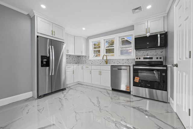 9 Joseph Street, Bay Shore, NY 11706